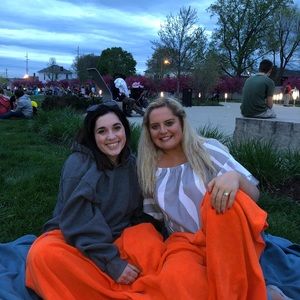 Meet your Posher, Amelia